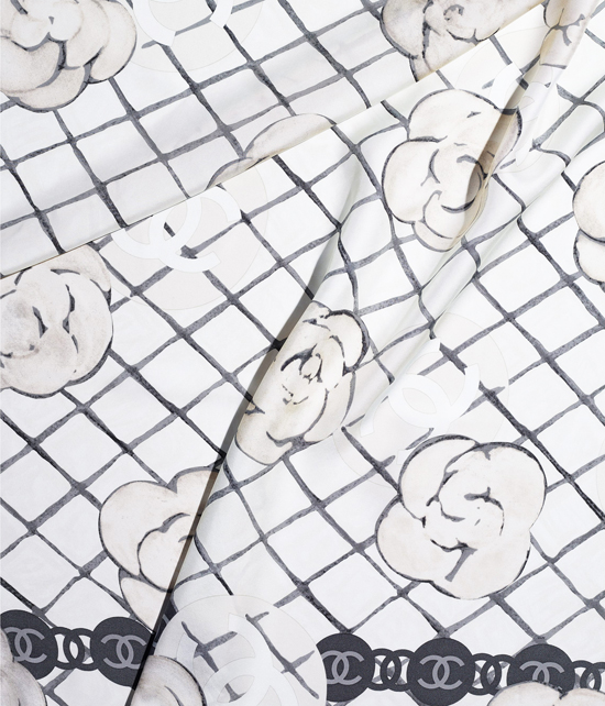 21-CmlaCCSilkScarf-GryWht-5